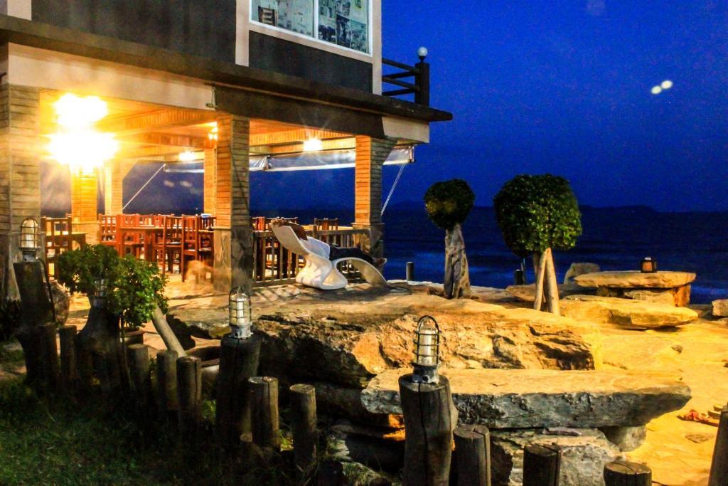 Needa Rock Resort Khanom Exterior foto